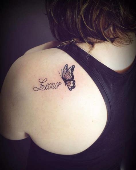 mariposa con nombre tatuaje